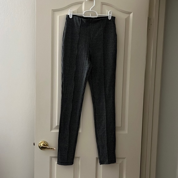 Tahari 🎁 Seam Front Pull on Black White jeggings Size Small NWT - Picture 2 of 6